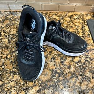 9D Hoka One One Bondi sneakers